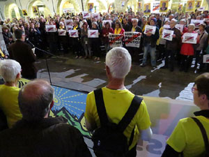 Concentraci&oacute; a la pla&ccedil;a del Vi per la llibertat dels presos pol&iacute;tics, amb Cims per la Llibertat