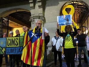 Concentraci&oacute; a la pla&ccedil;a del Vi per la llibertat dels presos pol&iacute;tics, amb Cims per la Llibertat