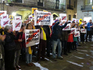 Concentraci&oacute; a la pla&ccedil;a del Vi per la llibertat dels presos pol&iacute;tics, amb Cims per la Llibertat