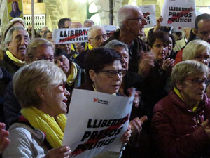Concentraci&oacute; a la pla&ccedil;a del Vi per la llibertat dels presos pol&iacute;tics, amb Cims per la Llibertat