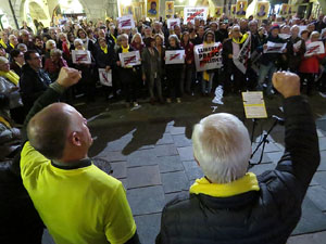 Concentraci&oacute; a la pla&ccedil;a del Vi per la llibertat dels presos pol&iacute;tics, amb Cims per la Llibertat
