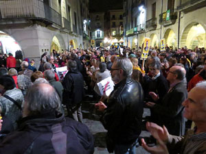 Concentraci&oacute; a la pla&ccedil;a del Vi per la llibertat dels presos pol&iacute;tics, amb Cims per la Llibertat