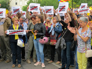 Concentraci&oacute; contra el 155 davant la subdelegaci&oacute; dels govern espanyol a la Gran Via de Jaume I