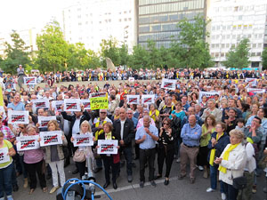 Concentraci&oacute; contra el 155 davant la subdelegaci&oacute; dels govern espanyol a la Gran Via de Jaume I