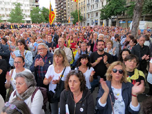 Concentraci&oacute; contra el 155 davant la subdelegaci&oacute; dels govern espanyol a la Gran Via de Jaume I