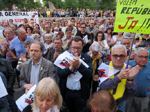 Concentraci&oacute; contra el 155 davant la subdelegaci&oacute; dels govern espanyol a la Gran Via de Jaume I