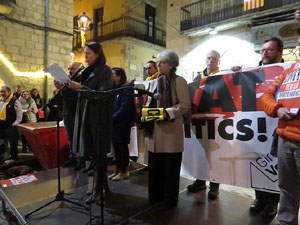 Concentraci&oacute; a la pla&ccedil;a del Vi de suport a la vaga de fam iniciada per Jordi S&agrave;nchez, Jordi Turull, Joaquim Forn i Jordi Rull