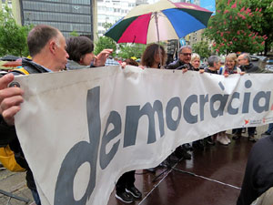 Concentració contra l'exclusió de Carles Puigdemont, Toni Comí i  Clara Ponsatí a les eleccions Europees