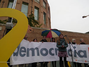 Concentració contra l'exclusió de Carles Puigdemont, Toni Comí i  Clara Ponsatí a les eleccions Europees