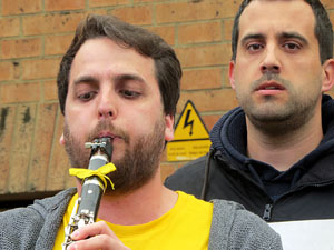 Concentraci&oacute; contra l'exclusi&oacute; de Carles Puigdemont, Toni Com&iacute; i  Clara Ponsat&iacute; a les eleccions Europees
