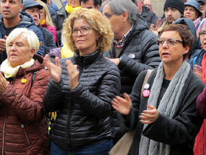 Concentraci&oacute; contra l'exclusi&oacute; de Carles Puigdemont, Toni Com&iacute; i  Clara Ponsat&iacute; a les eleccions Europees