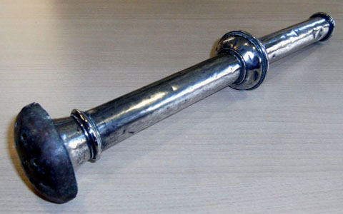 Salpasser d'argent, amb punx&oacute; i burinada del segle XVIII procedent de la parr&ograve;quia de Sant Pere de l�Escala