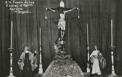 La funció de les Tres hores d'Agonia a l'església de Sant Feliu, amb l'altar cobert. 1911-1936