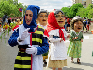 Festes de Primavera de Girona 2019. Cercavila amb el Tarl&agrave;