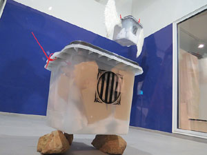 Inauguraci&oacute; de l'exposici&oacute; '55 urnes per la Llibertat' a la Fundaci&oacute; Fita, a la Casa de Cultura de Girona