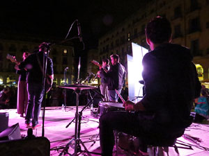 Inici de la campanya pel S&Iacute; al refer&egrave;ndum a la pla&ccedil;a de la Independ&egrave;ncia