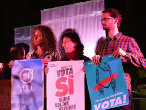 Inici de la campanya pel S&Iacute; al refer&egrave;ndum a la pla&ccedil;a de la Independ&egrave;ncia