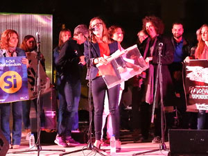 Inici de la campanya pel S&Iacute; al refer&egrave;ndum a la pla&ccedil;a de la Independ&egrave;ncia