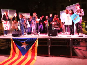 Inici de la campanya pel S&Iacute; al refer&egrave;ndum a la pla&ccedil;a de la Independ&egrave;ncia