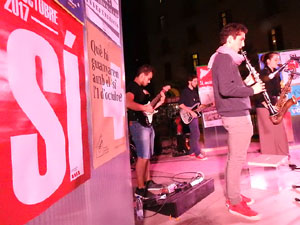 Inici de la campanya pel S&Iacute; al refer&egrave;ndum a la pla&ccedil;a de la Independ&egrave;ncia