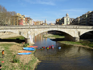 VII Jornada de l'Esport Femen&iacute; 2019 a la pla&ccedil;a Salvador Espriu, la de Francesc Calvet i Rubalcaba, la pla&ccedil;a Catalunya i el riu Onyar