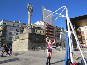 VII Jornada de l'Esport Femen&iacute; 2019 a la pla&ccedil;a Salvador Espriu, la de Francesc Calvet i Rubalcaba, la pla&ccedil;a Catalunya i el riu Onyar