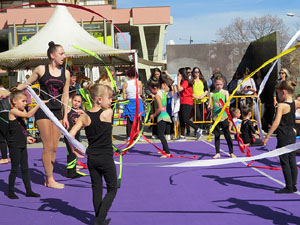 VII Jornada de l'Esport Femen&iacute; 2019 a la pla&ccedil;a Salvador Espriu, la de Francesc Calvet i Rubalcaba, la pla&ccedil;a Catalunya i el riu Onyar