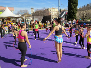 VII Jornada de l'Esport Femen&iacute; 2019 a la pla&ccedil;a Salvador Espriu, la de Francesc Calvet i Rubalcaba, la pla&ccedil;a Catalunya i el riu Onyar