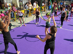 VII Jornada de l'Esport Femen&iacute; 2019 a la pla&ccedil;a Salvador Espriu, la de Francesc Calvet i Rubalcaba, la pla&ccedil;a Catalunya i el riu Onyar