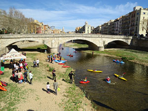 VII Jornada de l'Esport Femen&iacute; 2019 a la pla&ccedil;a Salvador Espriu, la de Francesc Calvet i Rubalcaba, la pla&ccedil;a Catalunya i el riu Onyar
