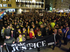 Manifestació contra el judici al procés. Concentració a la plaça de l'U d'octubre de 2017 i manifestació fins els Jutjats de Girona