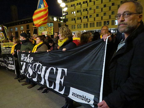 Manifestació contra el judici al procés. Concentració a la plaça de l'U d'octubre de 2017 i manifestació fins els Jutjats de Girona