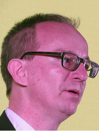 Albert Carreras, del grup Dret de Defensa, durant el seu parlament