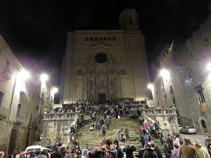 Nadal 2018 a Girona. Campanades de Cap d'Any a la Catedral de Girona i actuaci&oacute; de Loca Histeria