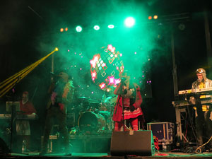 Nadal 2018 a Girona. Campanades de Cap d'Any a la Catedral de Girona i actuaci&oacute; de Loca Histeria