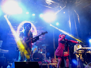 Nadal 2018 a Girona. Campanades de Cap d'Any a la Catedral de Girona i actuaci&oacute; de Loca Histeria