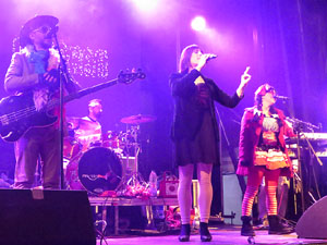 Nadal 2018 a Girona. Campanades de Cap d'Any a la Catedral de Girona i actuaci&oacute; de Loca Histeria