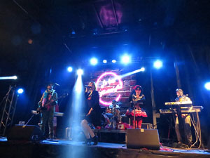 Nadal 2018 a Girona. Campanades de Cap d'Any a la Catedral de Girona i actuaci&oacute; de Loca Histeria