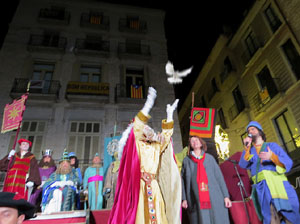 La Cavalcada de Reis 2019. Arribada del seguici a la pla&ccedil;a del Vi