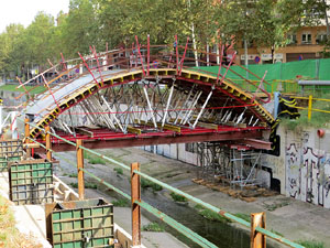 Procés de reconstrucció del pont del Dimoni de Santa Eugènia de Ter