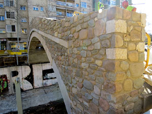 Procés de reconstrucció del pont del Dimoni de Santa Eugènia de Ter