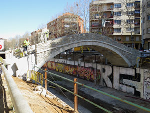 Procés de reconstrucció del pont del Dimoni de Santa Eugènia de Ter