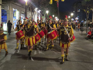 Setmana Santa 2019 a Girona. Sortida dels Manaies per lliurar el Penó
