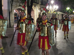 Setmana Santa 2019 a Girona. Sortida dels Manaies per lliurar el Penó