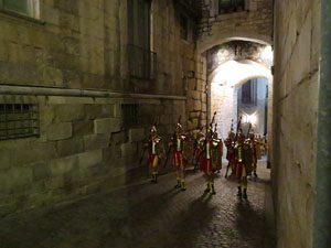 Setmana Santa 2019 a Girona. Sortida dels Manaies per lliurar el Penó