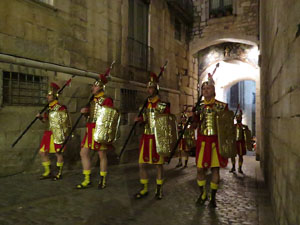 Setmana Santa 2019 a Girona. Sortida dels Manaies per lliurar el Penó