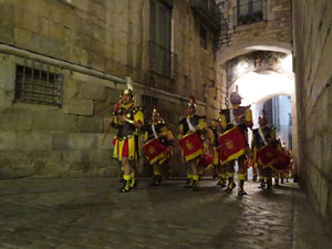 Setmana Santa 2019 a Girona. Sortida dels Manaies per lliurar el Penó