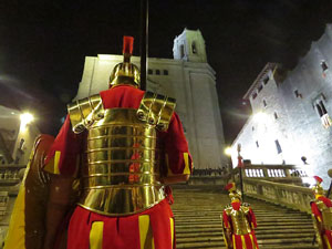 Setmana Santa 2019 a Girona. Sortida dels Manaies per lliurar el Penó