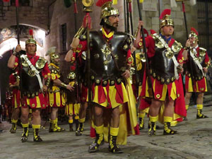 Setmana Santa 2019 a Girona. Sortida dels Manaies per lliurar el Penó