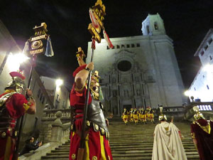 Setmana Santa 2019 a Girona. Sortida dels Manaies per lliurar el Penó